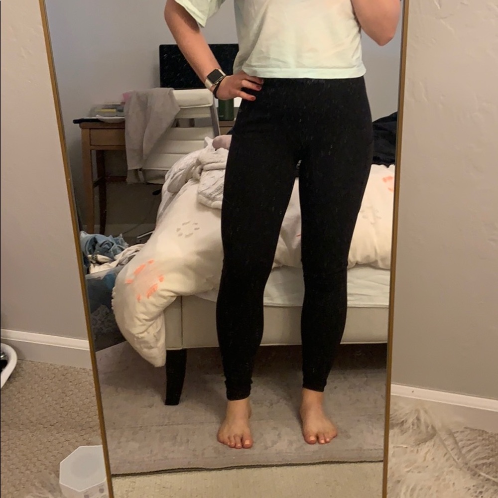 Lululemon black leggings size 4, with side pockets